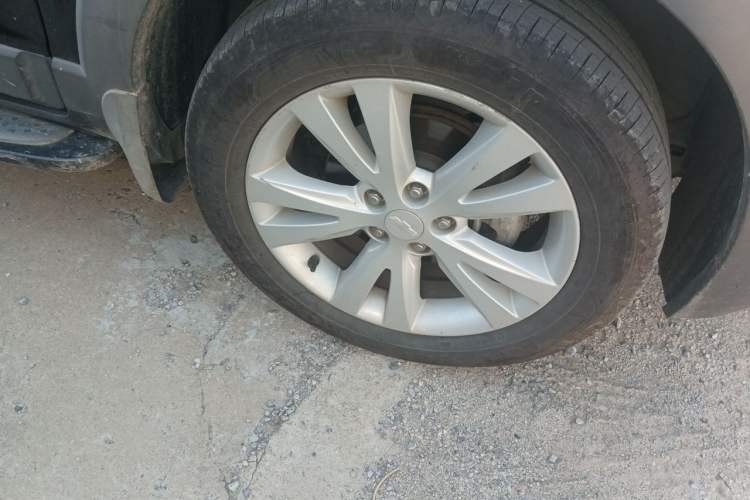 Used Chevrolet Captiva 2014 2.4L 4x4 Flagship Edition 7 Seats Right Front Wheel Hub