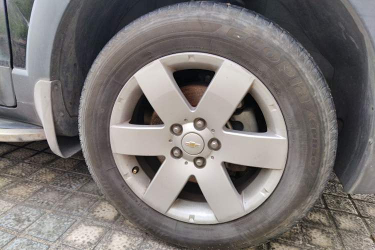 Used Chevrolet Captiva 2014 2.4L Two-Wheel Drive Urban Version 7 Seats Right Front Wheel Hub
