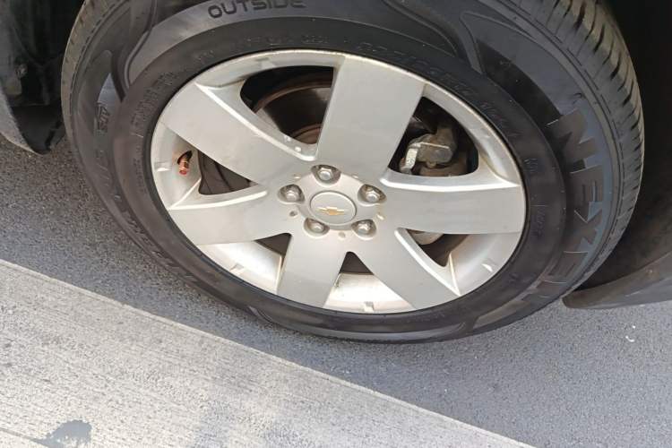 Used Chevrolet Captiva 2014 2.4L Two-Wheel Drive Urban Version 7 Seats Right Front Wheel Hub