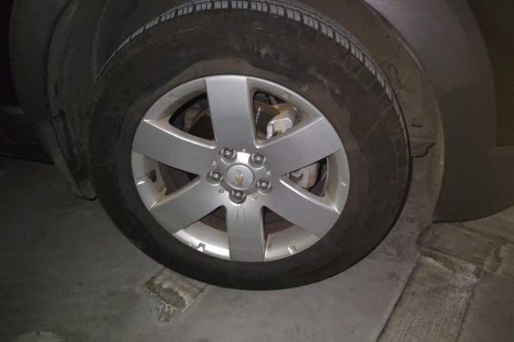 Used Chevrolet Captiva 2014 2.4L 4x4 Luxury Edition 5 Seats Right Front Wheel Hub