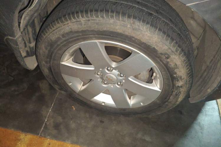 Used Chevrolet Captiva 2014 2.4L Two-Wheel Drive Urban Version 7 Seats Right Front Wheel Hub