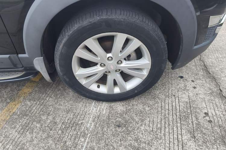 Used Chevrolet Captiva 2014 2.4L 4x4 Flagship Edition 7 Seats Right Front Wheel Hub