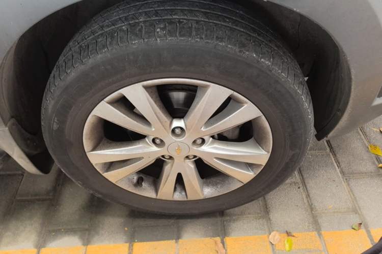 Used Chevrolet Captiva 2014 2.4L 4x4 Flagship Edition 7 Seats Right Front Wheel Hub