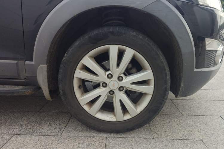 Used Chevrolet Captiva 2014 2.4L 4x4 Flagship Edition 7 Seats Right Front Wheel Hub