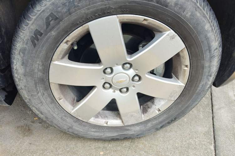 Used Chevrolet Captiva 2014 2.4L Two-Wheel Drive Urban Version 7 Seats Right Front Wheel Hub