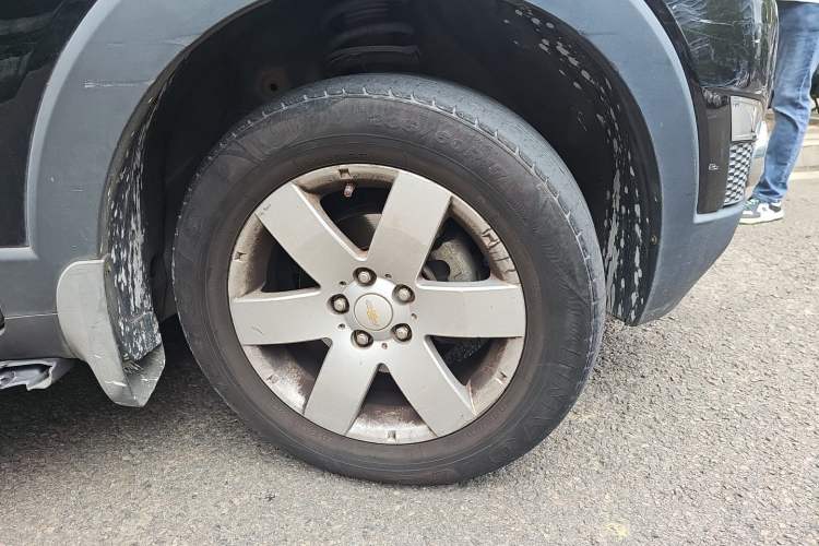 Used Chevrolet Captiva 2014 2.4L Two-Wheel Drive Urban Version 7 Seats Right Front Wheel Hub