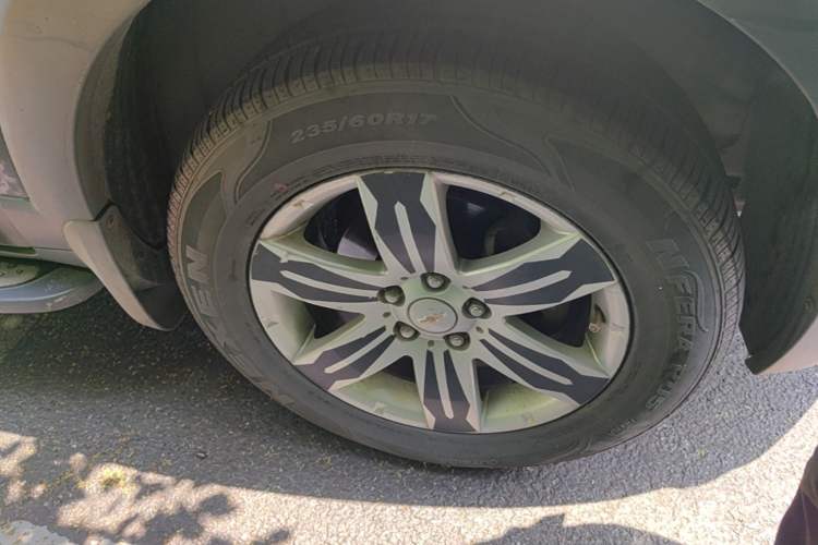 Used Chevrolet Captiva 2014 2.4L Two-Wheel Drive Urban Version 7 Seats Right Front Wheel Hub