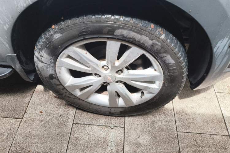 Used Chevrolet Captiva 2014 2.4L 4x4 Flagship Edition 7 Seats Right Front Wheel Hub