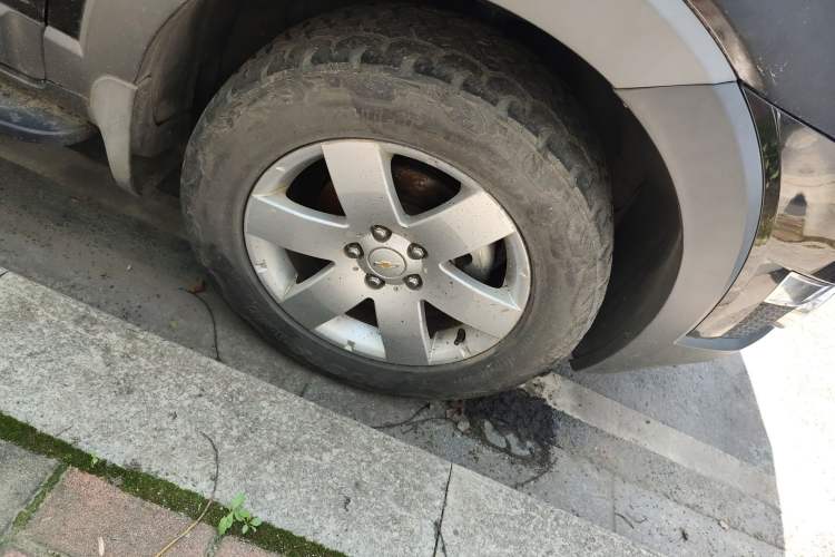 Used Chevrolet Captiva 2014 2.4L Two-Wheel Drive Urban Version 7 Seats Right Front Wheel Hub