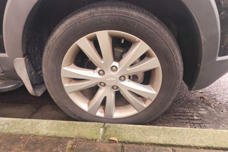 Used Chevrolet Captiva 2014 2.4L 4x4 Flagship Edition 7 Seats Right Front Wheel Hub