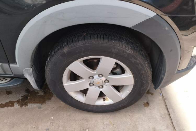 Used Chevrolet Captiva 2014 2.4L Two-Wheel Drive Urban Version 7 Seats Right Front Wheel Hub