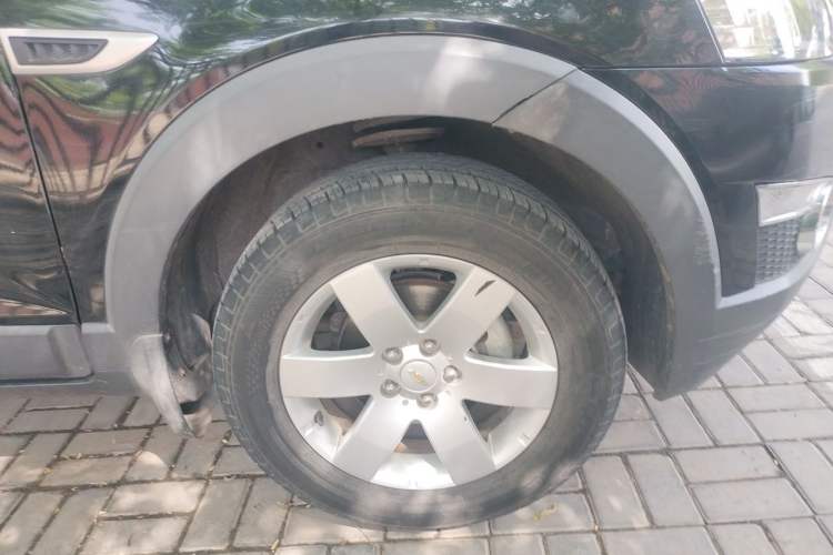 Used Chevrolet Captiva 2014 2.4L Two-Wheel Drive Urban Version 7 Seats Right Front Wheel Hub