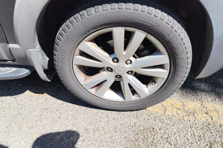 Used Chevrolet Captiva 2014 2.4L 4x4 Flagship Edition 7 Seats Right Front Wheel Hub
