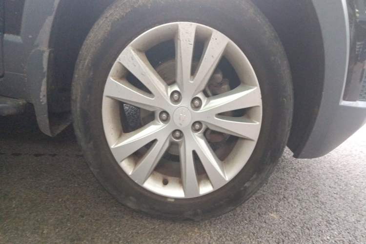 Used Chevrolet Captiva 2014 2.4L 4x4 Flagship Edition 7 Seats Right Front Wheel Hub