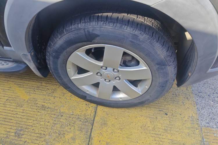 Used Chevrolet Captiva 2014 2.4L Two-Wheel Drive City Edition 5 Seats Right Front Wheel Hub