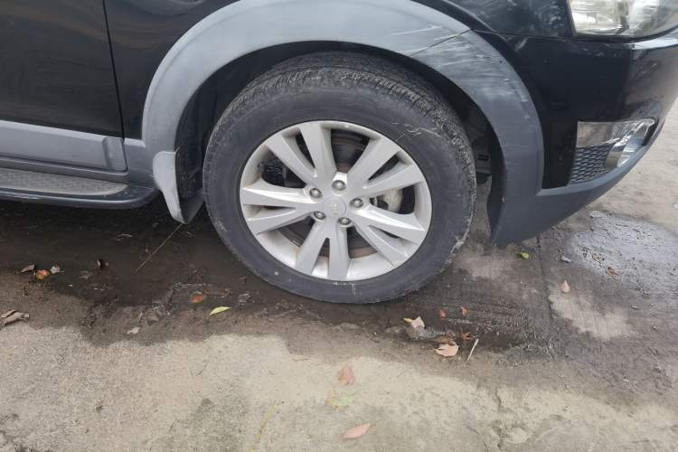 Used Chevrolet Captiva 2014 2.4L 4x4 Flagship Edition 7 Seats Right Front Wheel Hub