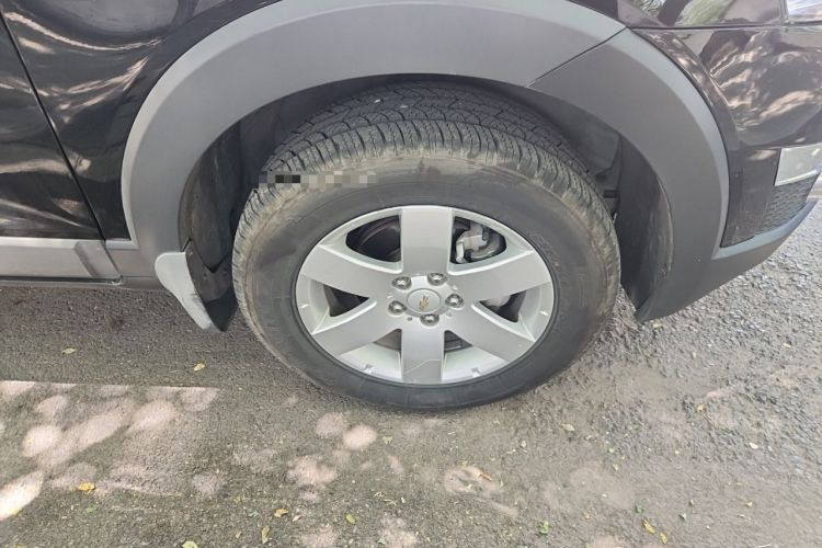Used Chevrolet Captiva 2014 2.4L Two-Wheel Drive Urban Version 7 Seats Right Front Wheel Hub