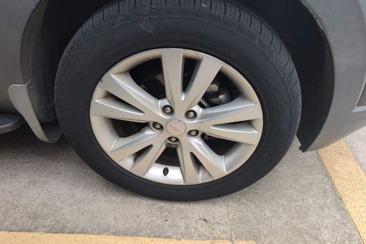 Used Chevrolet Captiva 2014 2.4L 4x4 Flagship Edition 7 Seats Right Front Wheel Hub