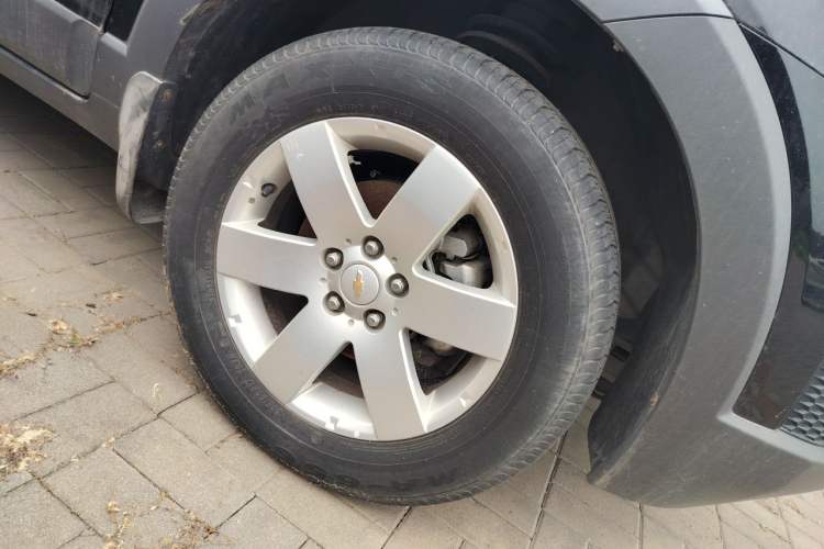 Used Chevrolet Captiva 2014 2.4L 4x4 Luxury Edition 5 Seats Right Front Wheel Hub