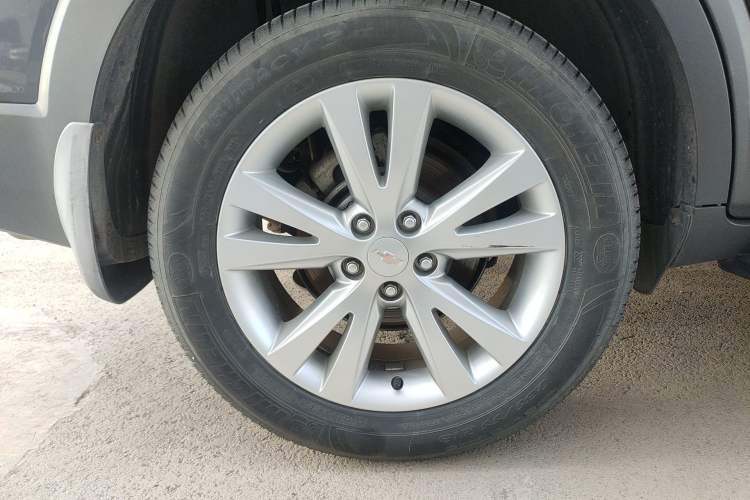 Used Chevrolet Captiva 2014 2.4L 4x4 Flagship Edition 7 Seats Right Rear Wheel Hub