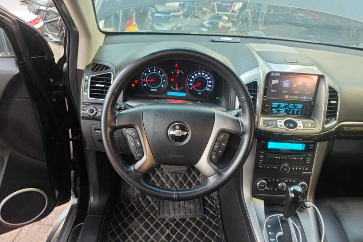Used Chevrolet Captiva 2014 2.4L 4x4 Flagship Edition 7 Seats Steering Wheel
