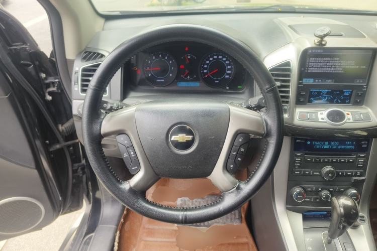 Used Chevrolet Captiva 2014 2.4L 4x4 Flagship Edition 7 Seats Steering Wheel