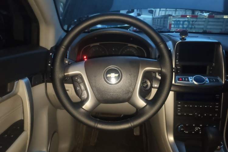 Used Chevrolet Captiva 2014 2.4L 4x4 Luxury Edition 5 Seats Steering Wheel