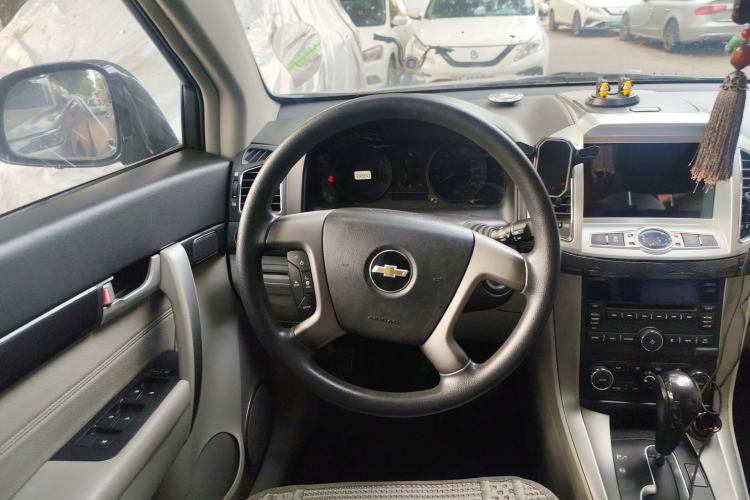Used Chevrolet Captiva 2014 2.4L 4x4 Luxury Edition 5 Seats Steering Wheel