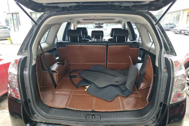 Used Chevrolet Captiva 2014 2.4L 4x4 Flagship Edition 7 Seats Trunk