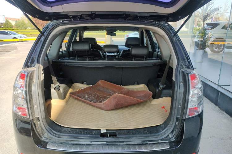 Used Chevrolet Captiva 2014 2.4L 4x4 Flagship Edition 7 Seats Trunk