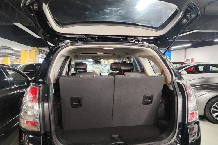 Used Chevrolet Captiva 2014 2.4L Two-Wheel Drive Urban Version 7 Seats Trunk