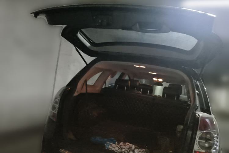 Used Chevrolet Captiva 2014 2.4L Two-Wheel Drive Urban Version 7 Seats Trunk