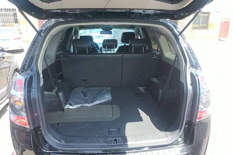 Used Chevrolet Captiva 2014 2.4L 4x4 Flagship Edition 7 Seats Trunk