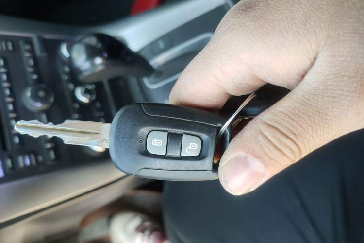 Used Chevrolet Captiva 2014 2.4L 4x4 Flagship Edition 7 Seats Vehicle Key