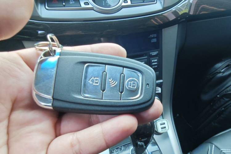 Used Chevrolet Captiva 2014 2.4L 4x4 Flagship Edition 7 Seats Vehicle Key