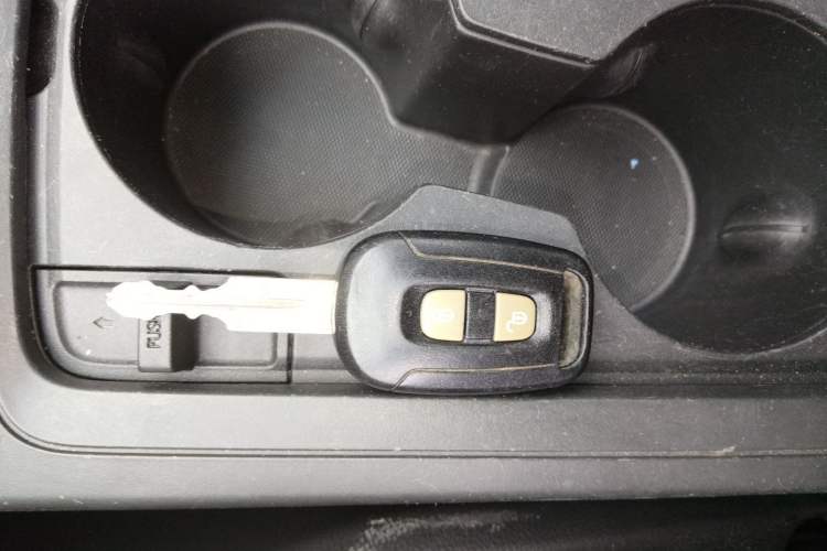 Used Chevrolet Captiva 2014 2.4L 4x4 Flagship Edition 7 Seats Vehicle Key