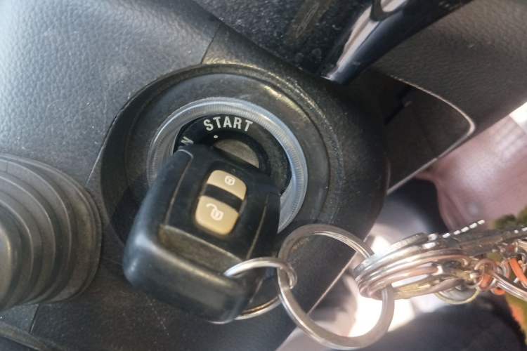 Used Chevrolet Captiva 2014 2.4L 4x4 Flagship Edition 7 Seats Vehicle Key