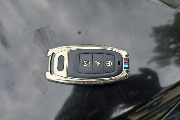 Used Chevrolet Captiva 2014 2.4L Two-Wheel Drive Urban Version 7 Seats Vehicle Key