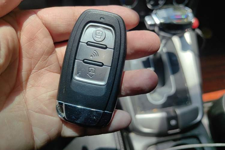Used Chevrolet Captiva 2014 2.4L Two-Wheel Drive Urban Version 7 Seats Vehicle Key