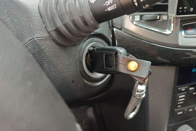 Used Chevrolet Captiva 2014 2.4L Two-Wheel Drive Urban Version 7 Seats Vehicle Key