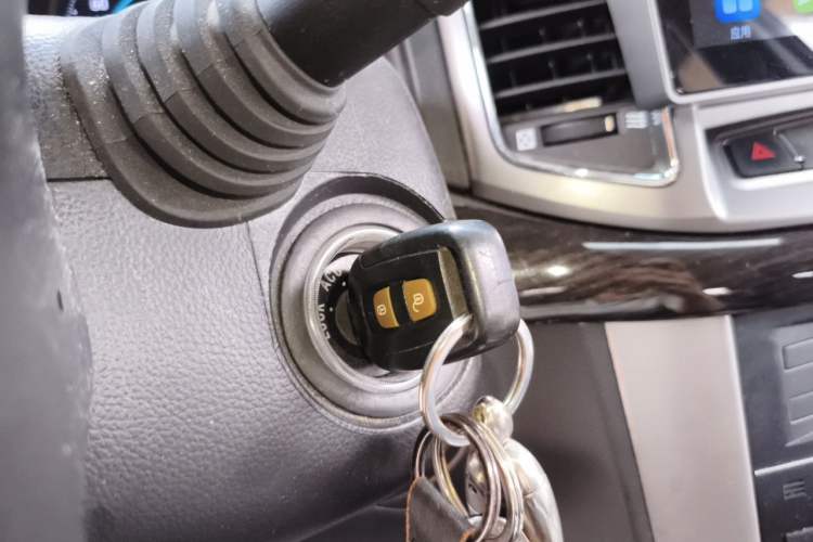 Used Chevrolet Captiva 2014 2.4L Two-Wheel Drive Urban Version 7 Seats Vehicle Key