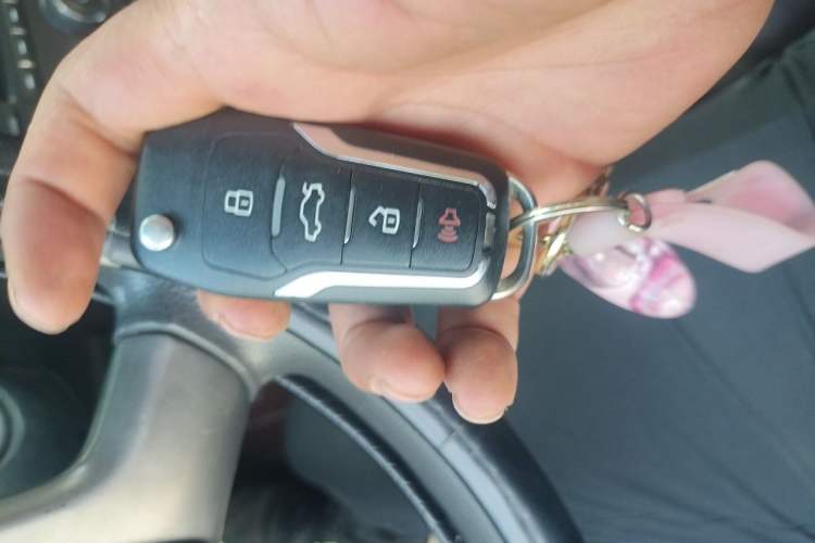 Used Chevrolet Captiva 2014 2.4L Two-Wheel Drive Urban Version 7 Seats Vehicle Key