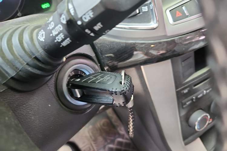 Used Chevrolet Captiva 2014 2.4L Two-Wheel Drive Urban Version 7 Seats Vehicle Key