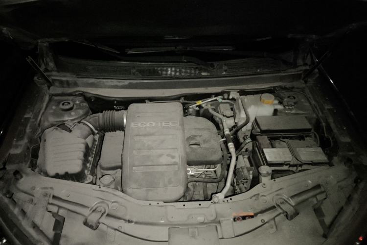 Used Chevrolet Captiva 2014 2.4L 4x4 Flagship Edition 7 Seats Engine Bay