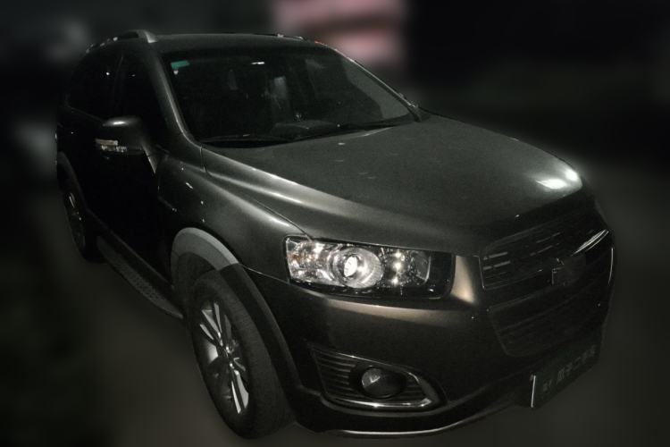 Used Chevrolet Captiva 2014 2.4L 4x4 Flagship Edition 7 Seats Front Right 45 Deg