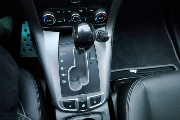 Used Chevrolet Captiva 2014 2.4L 4x4 Flagship Edition 7 Seats Gear Lever