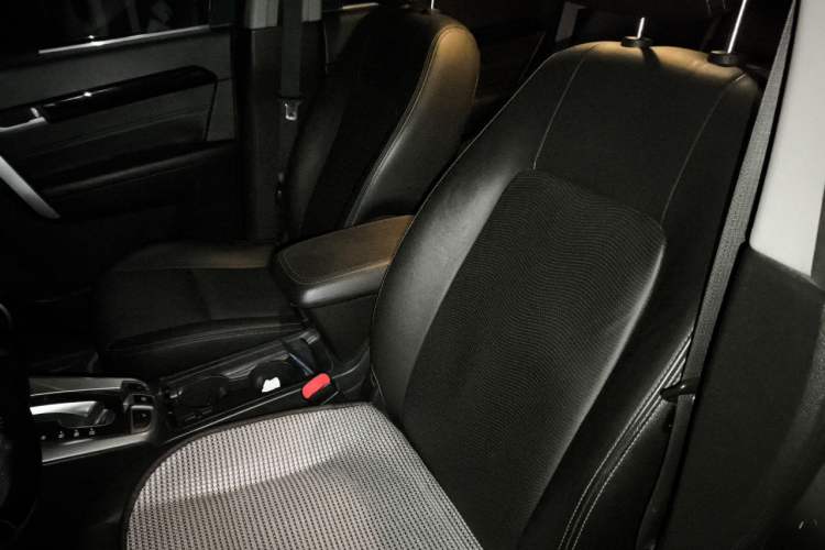 Used Chevrolet Captiva 2014 2.4L 4x4 Flagship Edition 7 Seats Left Front Seat