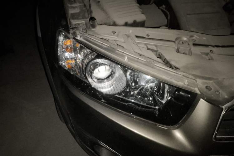 Used Chevrolet Captiva 2014 2.4L 4x4 Flagship Edition 7 Seats Right Front Headlight