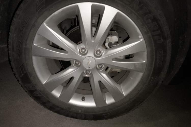 Used Chevrolet Captiva 2014 2.4L 4x4 Flagship Edition 7 Seats Right Front Wheel Hub