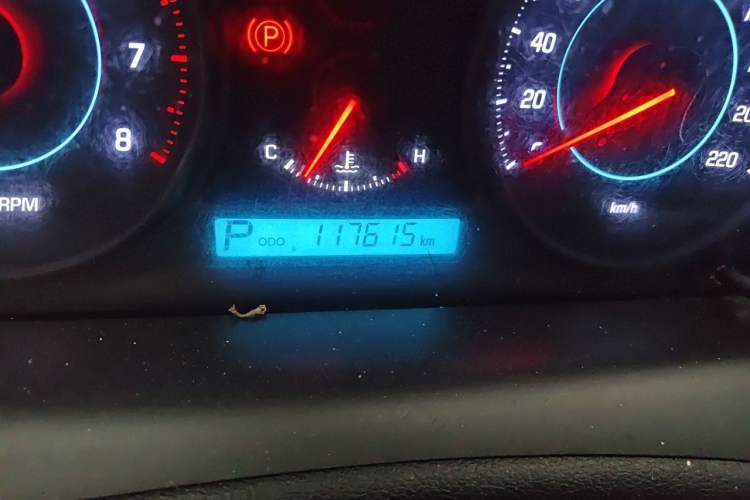 Used Chevrolet Captiva 2014 2.4L Two-Wheel Drive Urban Version 7 Seats Odometer Close Up